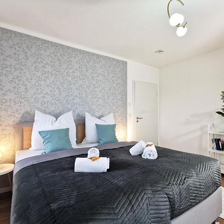 Bohnapartments Haus Zocheblick - 2 Kostenlose Parkplaetze - Sehr Ruhig - 4 Schlafzimmer - Neubau - Vollausstattung - Wlan Hoppegarten Dış mekan fotoğraf